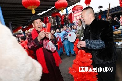 成都龙潭客家人赶场闹花灯：千年客家文化焕发新活力