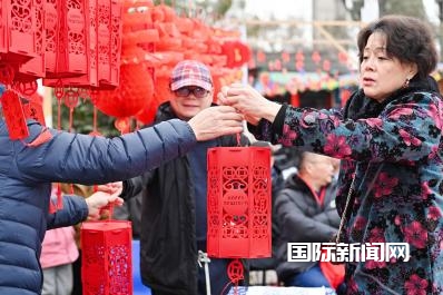 成都龙潭客家人赶场闹花灯：千年客家文化焕发新活力